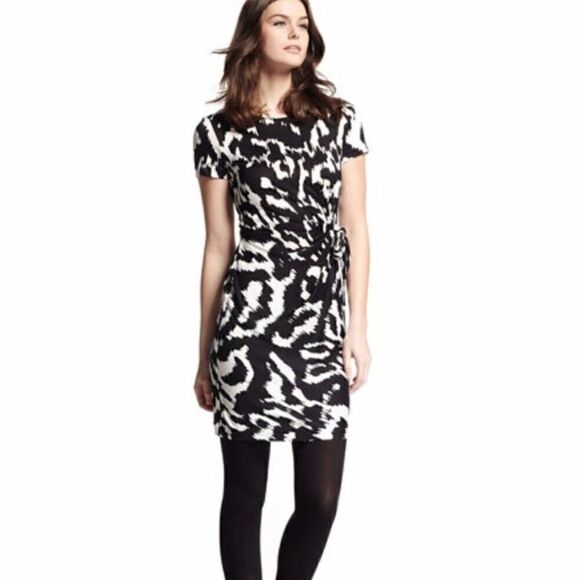 Diane Von Furstenberg Zoe 100% Silk Sheath Dress Flower Ikat Black Ivory Size 10 - Picture 2 of 14